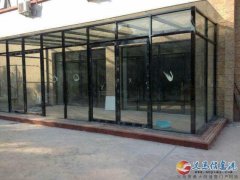 制作安装玻璃门，不锈钢门，自动门，玻璃橱窗