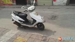 踏板摩托车