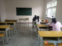 体育场教室出租 自带桌椅板凳黑板