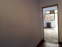 东工地百货楼后，商用家住都可，门面三室两厅另带自己盖的小院，