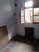东工地百货楼后，商用家住都可，门面三室两厅另带自己盖的小院，