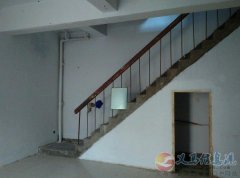 狂口商贸城顺达超市后院，二层门面房出租78平米