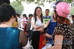 发扇子，一天100元，日结。