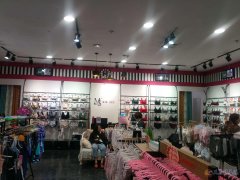 晓峰内衣千禧百货店招店长一名