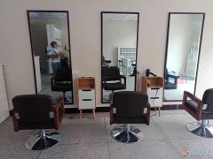 新店招发型师和学徒