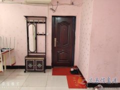 鸿庆路，新港街，燃料公司家属楼，三室一厅一厨一卫，干净整洁，