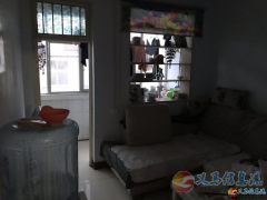 租房不如买房，现出售香山街住房一套（有暖气，水电齐全，带家具