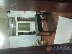香山街人民路南出售门面一套，手续齐全，价格面议
