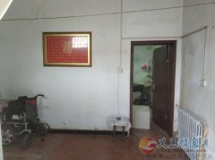 香山街人民路南出售门面一套，手续齐全，价格面议