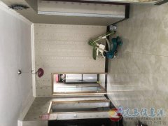 三楼精装 拎包入住 户型方正南北通透