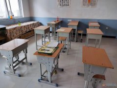 30元一套8成--95成不同新旧程度学生课桌处理，蓝色黄色可