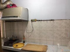 水、电、暖、空调、热水器、家具齐全，月租300元