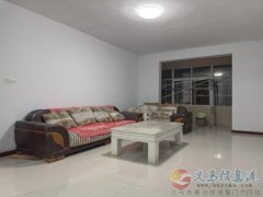 香山街三室两厅一厨一卫有阳台房屋出租领包入住，随时看房。