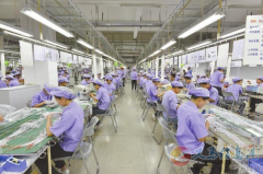 长期招聘小时工，正式工，包吃包住，月入8K不是梦！