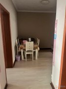 狂口出租一室，一个月350，仅限女生，伶包入住