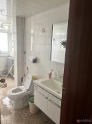狂口出租一室，一个月350，仅限女生，伶包入住