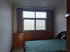 16.8万，非顶楼，125平3室2厅拎包入住体育公园附近，有