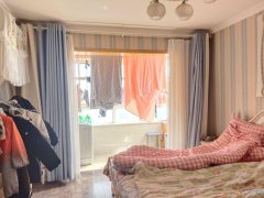 银杏国际，楼层特好，146平3室2厅2卫，有证可过户贷款，拎