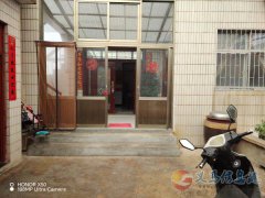 独家院，220平6室地暖，上下二层拎包入住，方便停车，银杏路