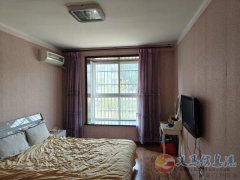 2楼，局医院附近，130平3室2厅精装，暖燃齐拎包入住