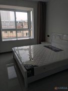 精装电梯房，全新一天没住过，95平2室2厅，1500元/月