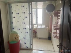 银杏小区，三室两厅，138平，普装，有证，27,5万
