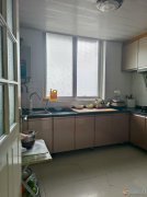 河滨小区1楼，三室两厅，130平，精装，36,8万，可议价