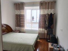 银杏国际，89平2室2厅有证可过户，名牌家具家电，中楼层