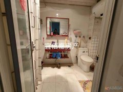 自来水公司家属院3楼，三室两厅110平，拎包入住，有证，16