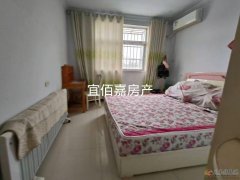 自来水公司家属院3楼，三室两厅110平，拎包入住，有证，16