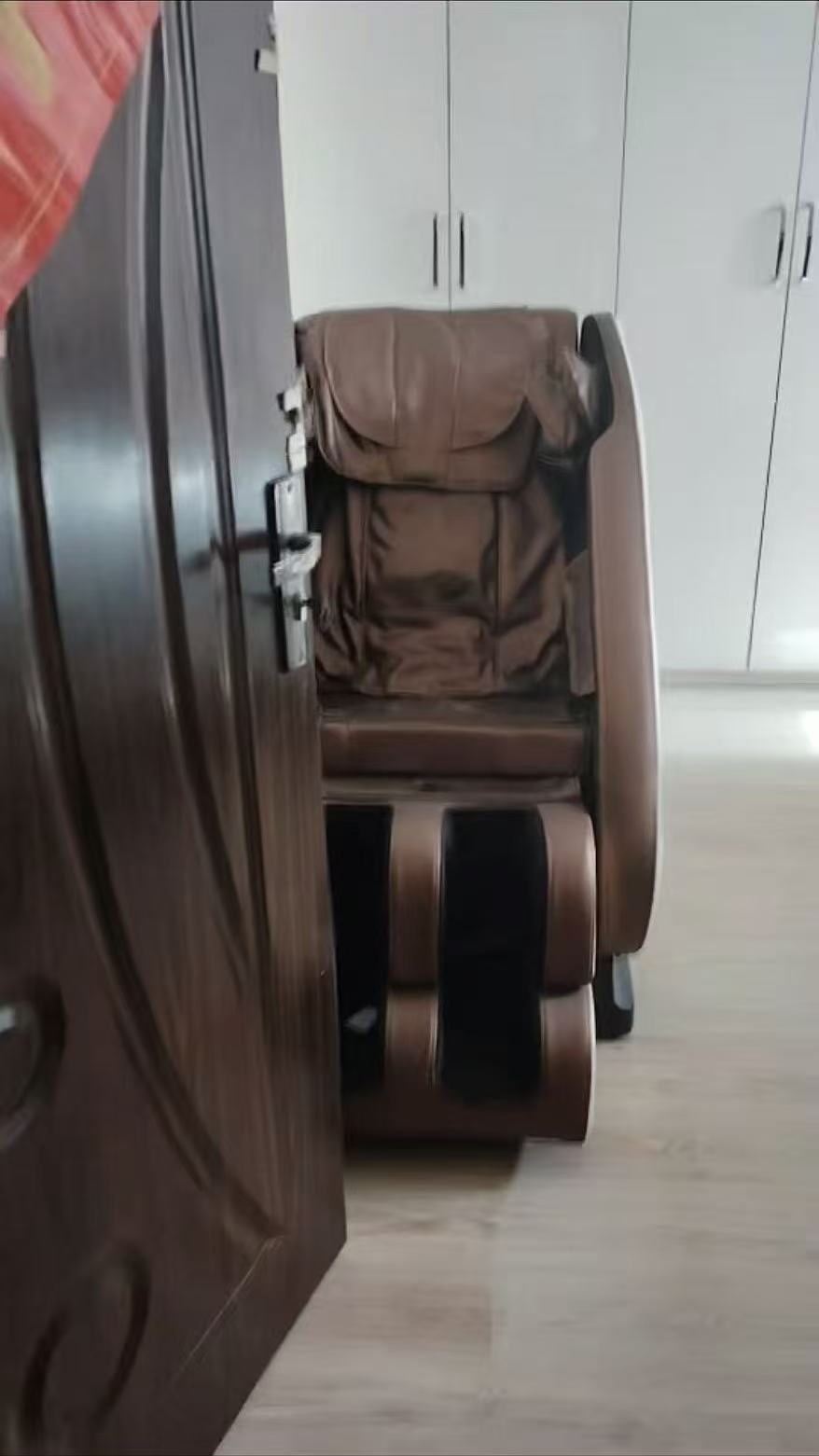 高档跑步机,按摩椅,一米八大床的三室一厅,政法小区楼房业主出 高档跑步机,按摩椅,一米八大床的三室一厅,政法小区楼房业主出