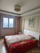 25万，精装电梯房，130平3室2厅，一小附近珠江首府