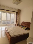 电梯房8楼，95平2室2厅地暖，干净整洁带家具家电26.5万