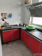 中楼层10.8万，88平3室2厅带间煤焩，有证可过户，千秋路