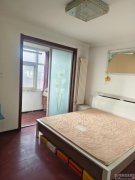 中楼层，10.8万有证，88平3室2厅暖燃齐全，市中心位置