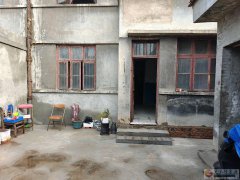 8.5万出售东工地小学附近上下两层独家院，160平，4室2厅