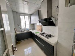 电梯房带个车位，128平3室2厅银杏路精装电梯房，38.8万