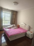 1楼，有证可过户，银杏小区140平3室2厅带个车库，干净整洁