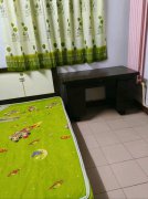 6.8万出售巴奴附近步梯中楼层，62平，2室，暖燃齐全，拎包