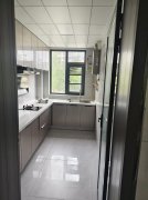 2楼，700元/月，金银叶南区94平2室2厅地暖